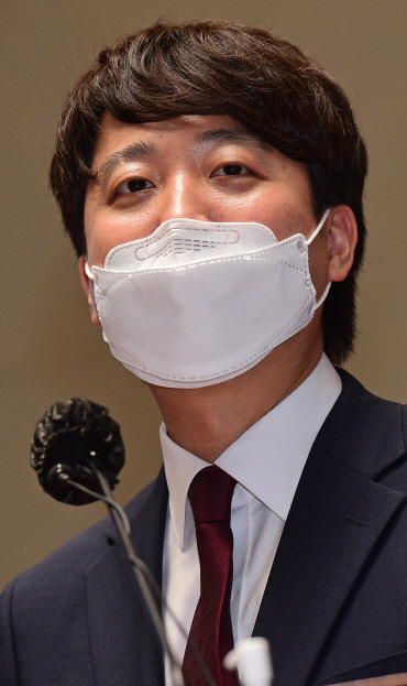 이준석 국민의힘 대표가 14일 국회에서 열린 의원총회에서 인사말을 하고 있다. 연합뉴스